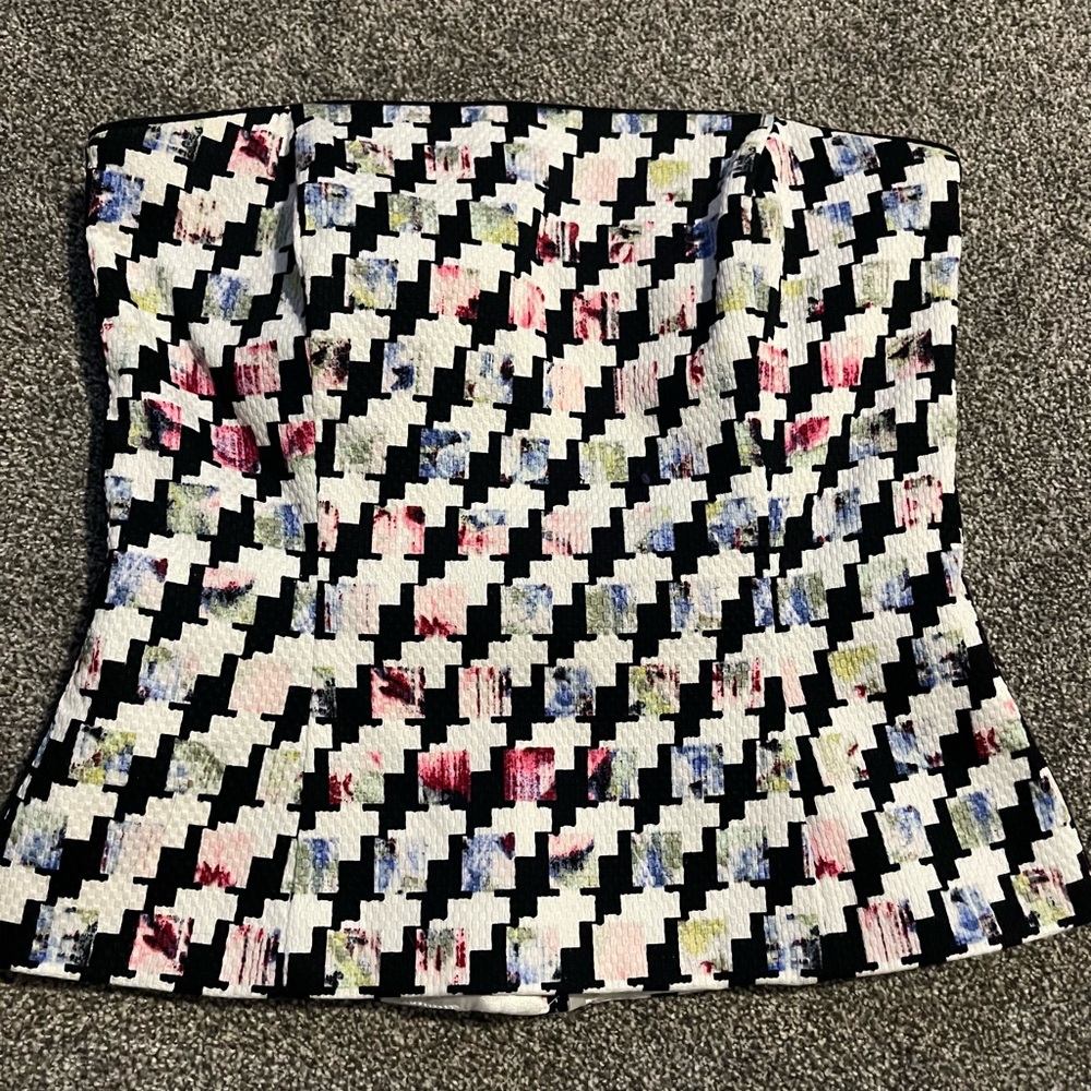 Strapless top that zips in the back